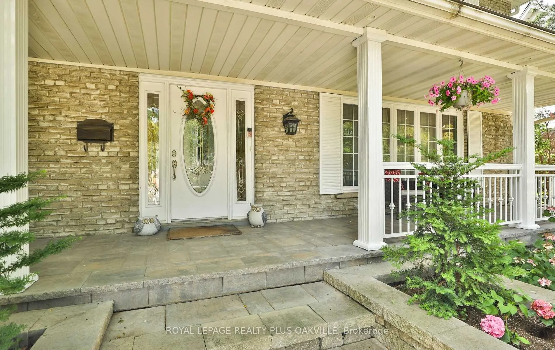 2100 Waycross Crescent