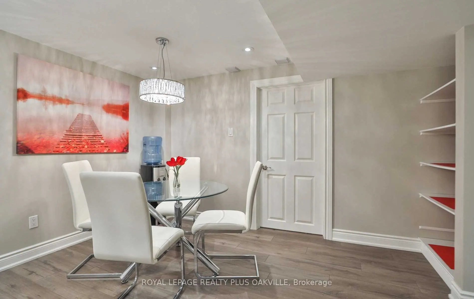 2100 Waycross Crescent