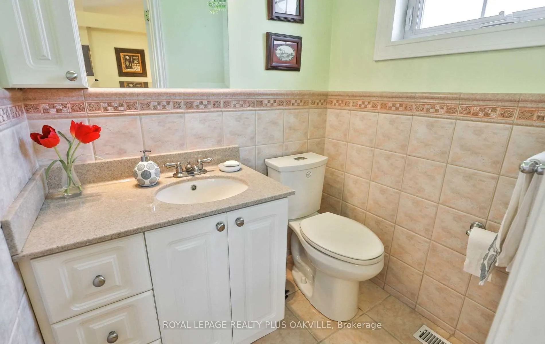 2100 Waycross Crescent