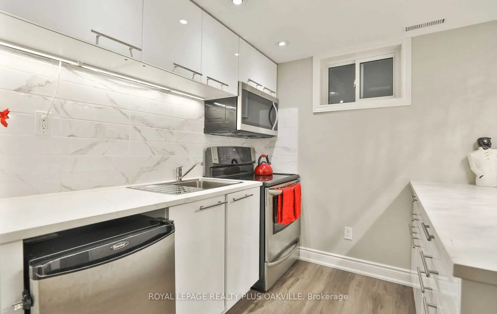 2100 Waycross Crescent