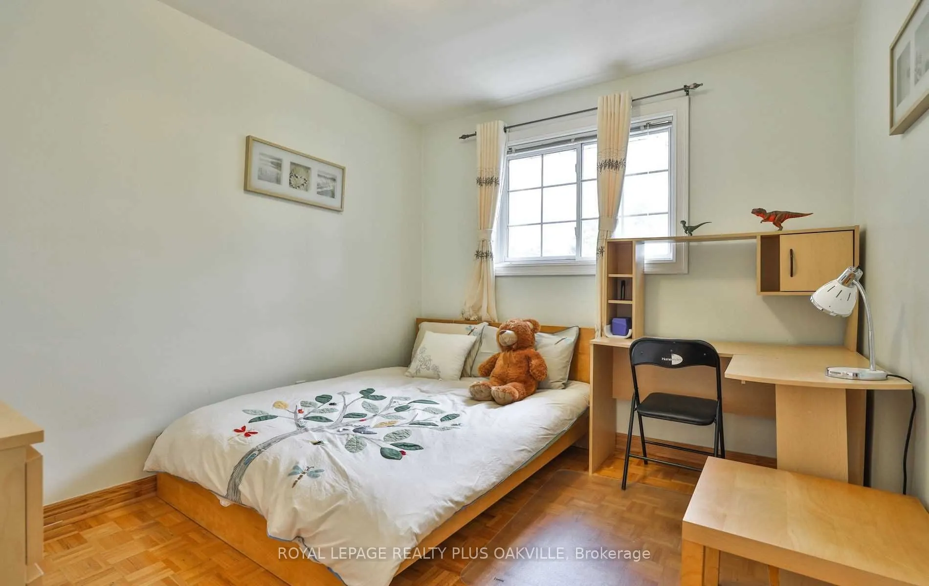 2100 Waycross Crescent