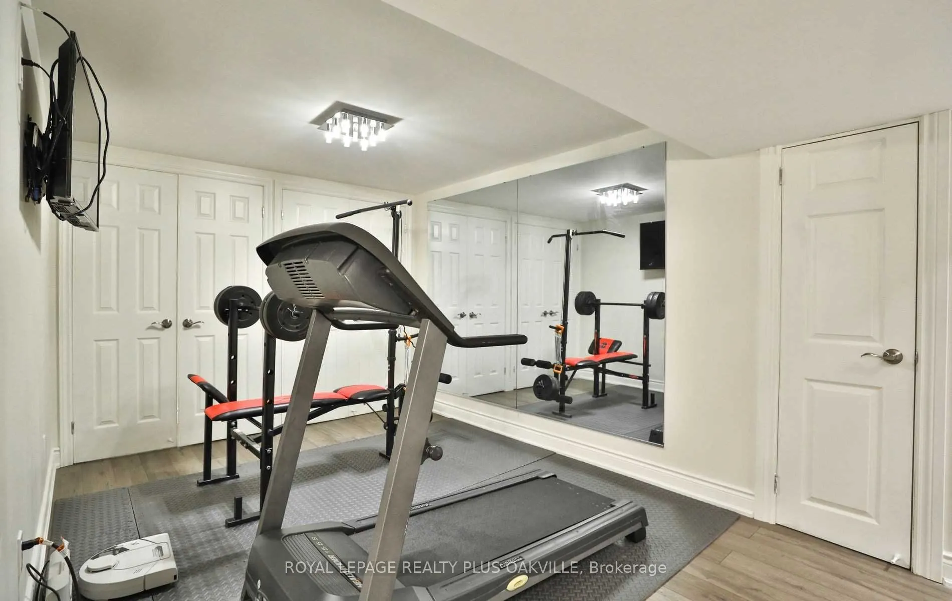 2100 Waycross Crescent