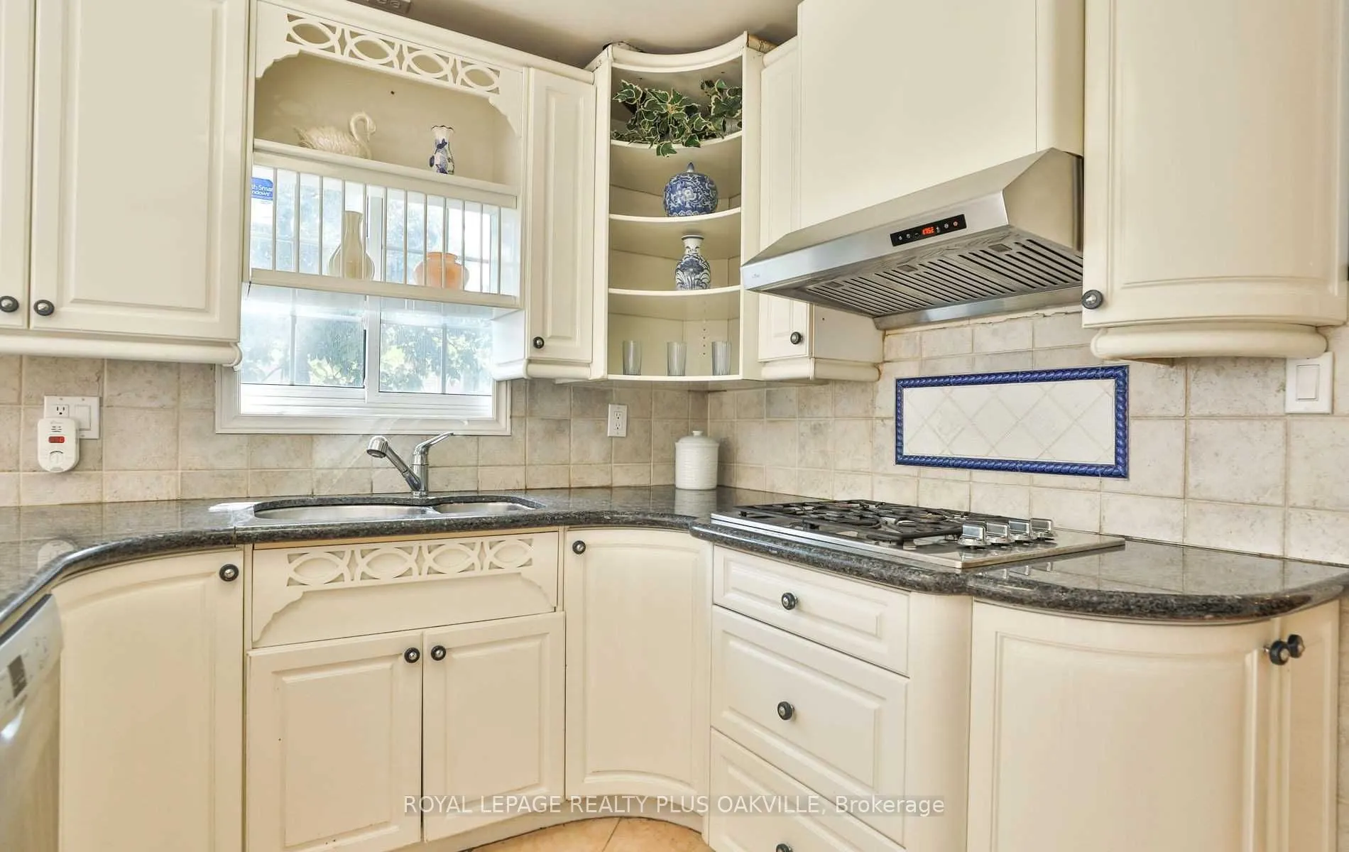 2100 Waycross Crescent