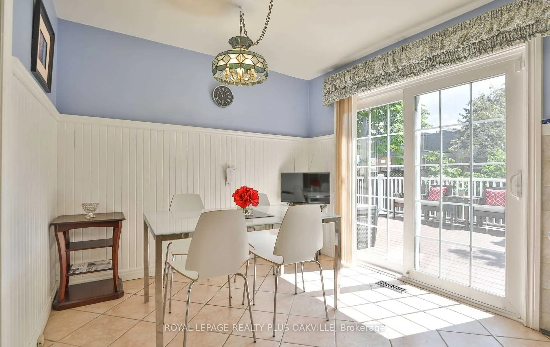 2100 Waycross Crescent