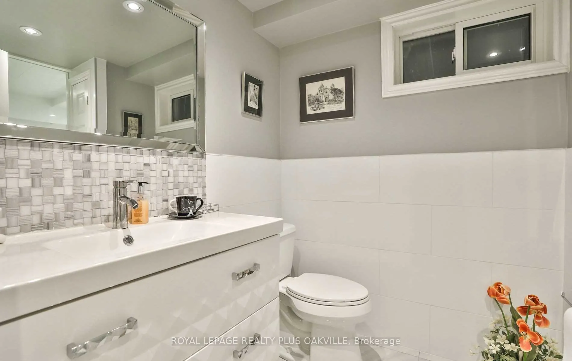 2100 Waycross Crescent