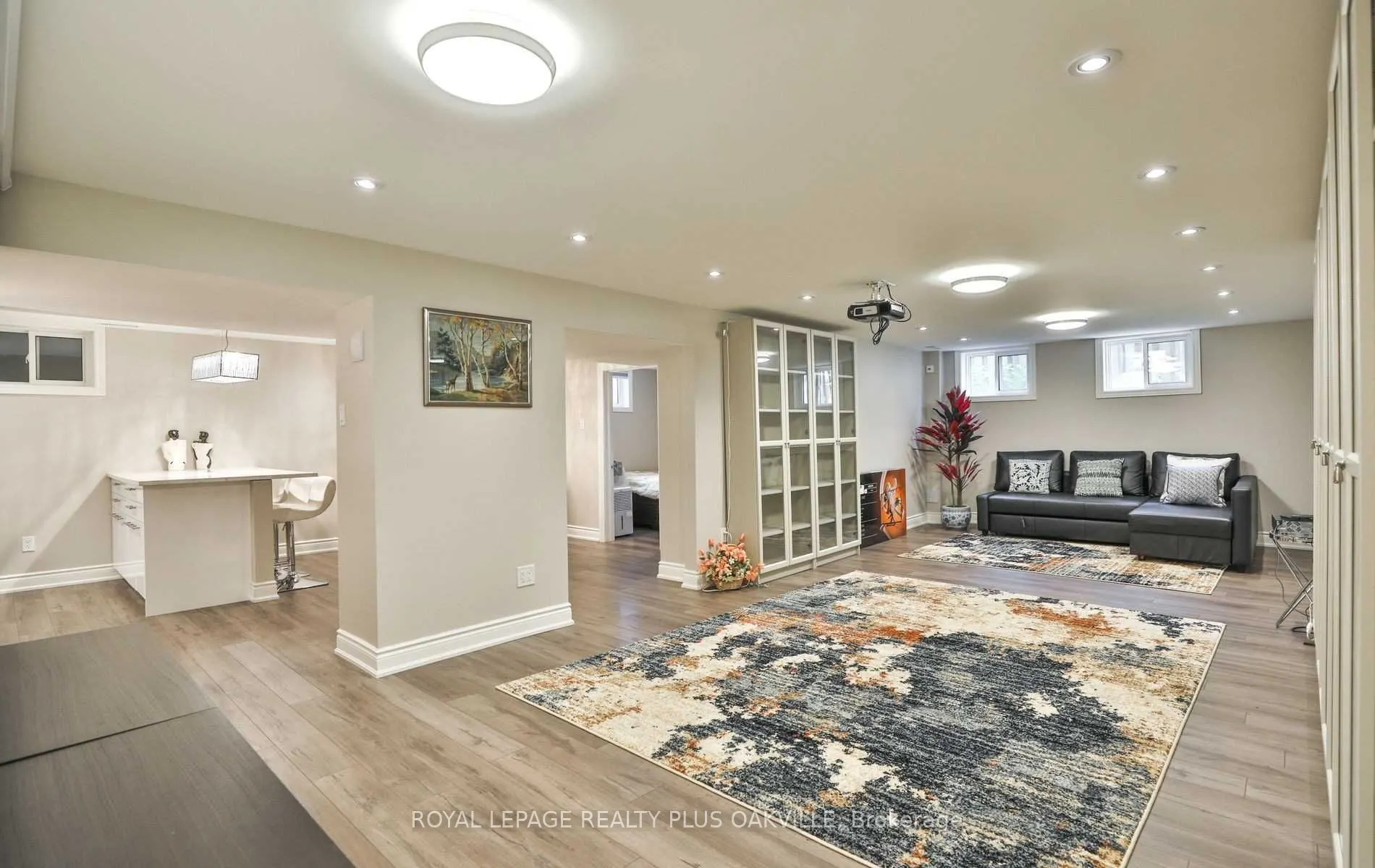 2100 Waycross Crescent