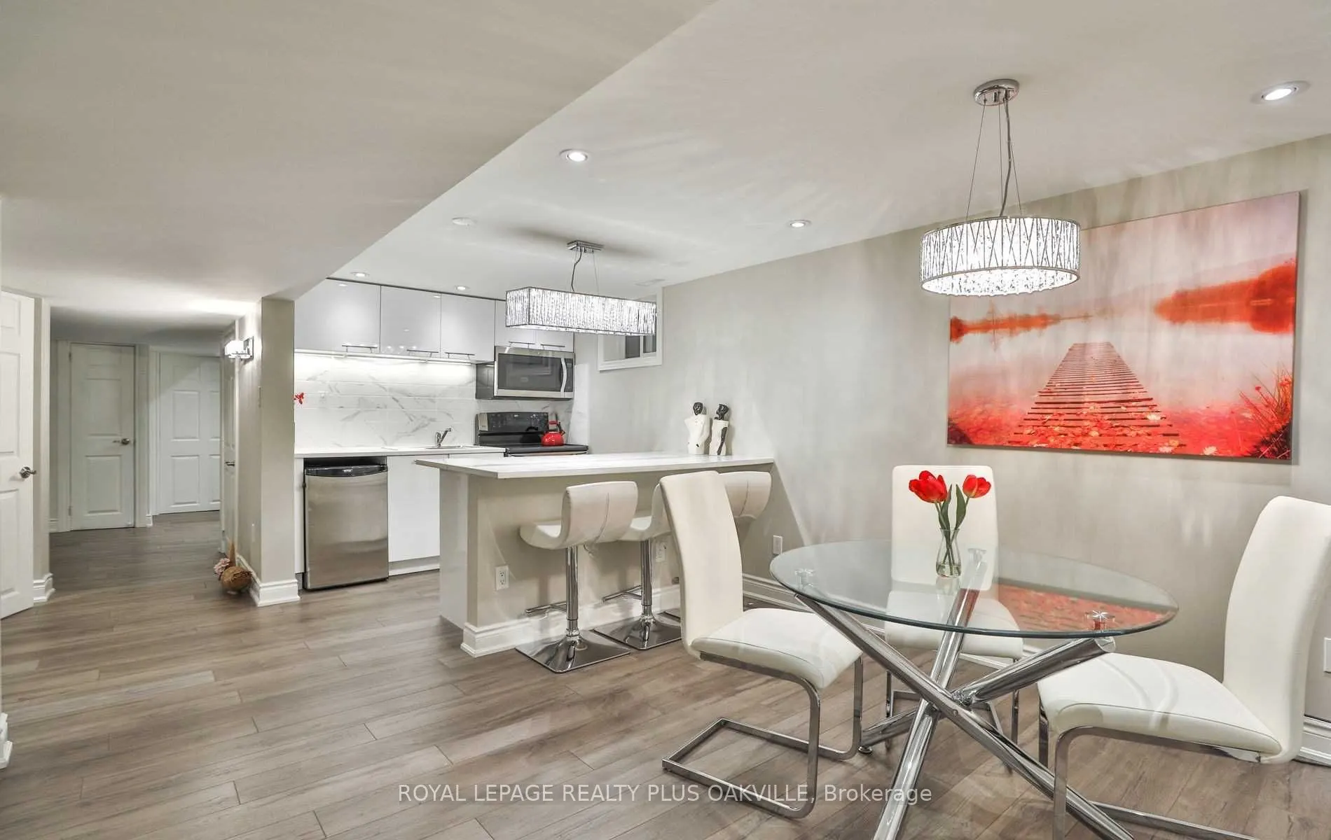 2100 Waycross Crescent