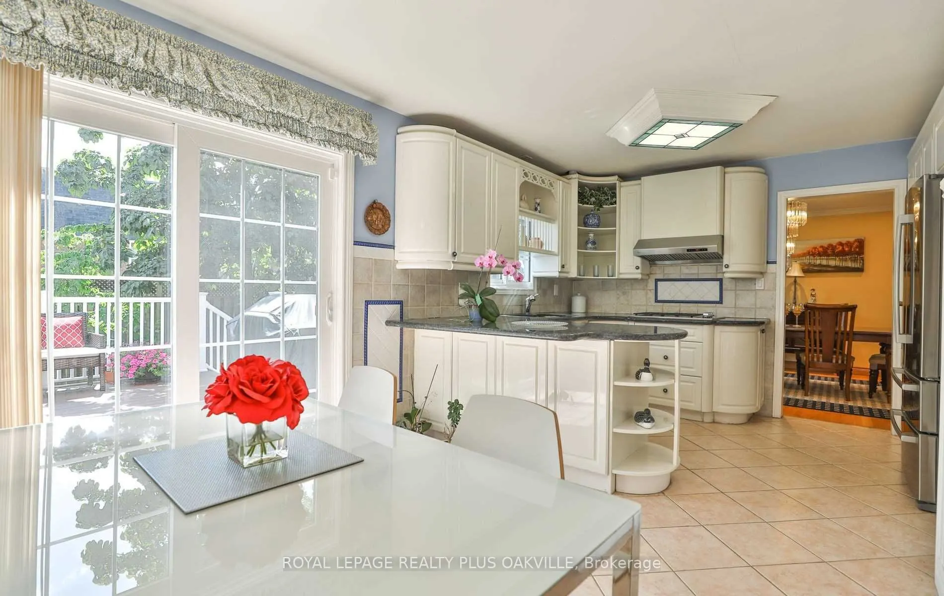 2100 Waycross Crescent