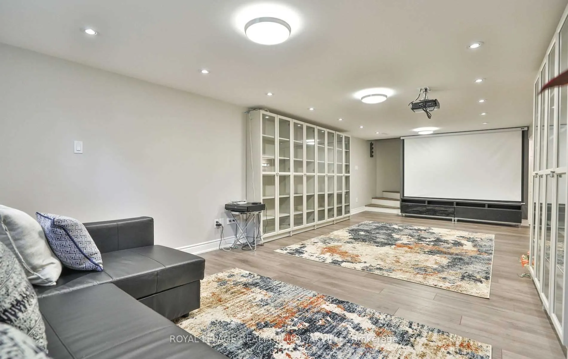 2100 Waycross Crescent