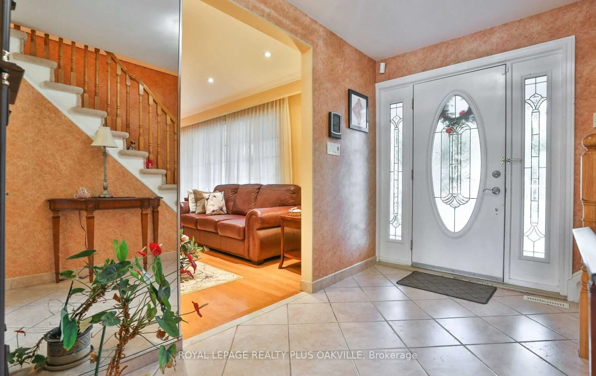 2100 Waycross Crescent