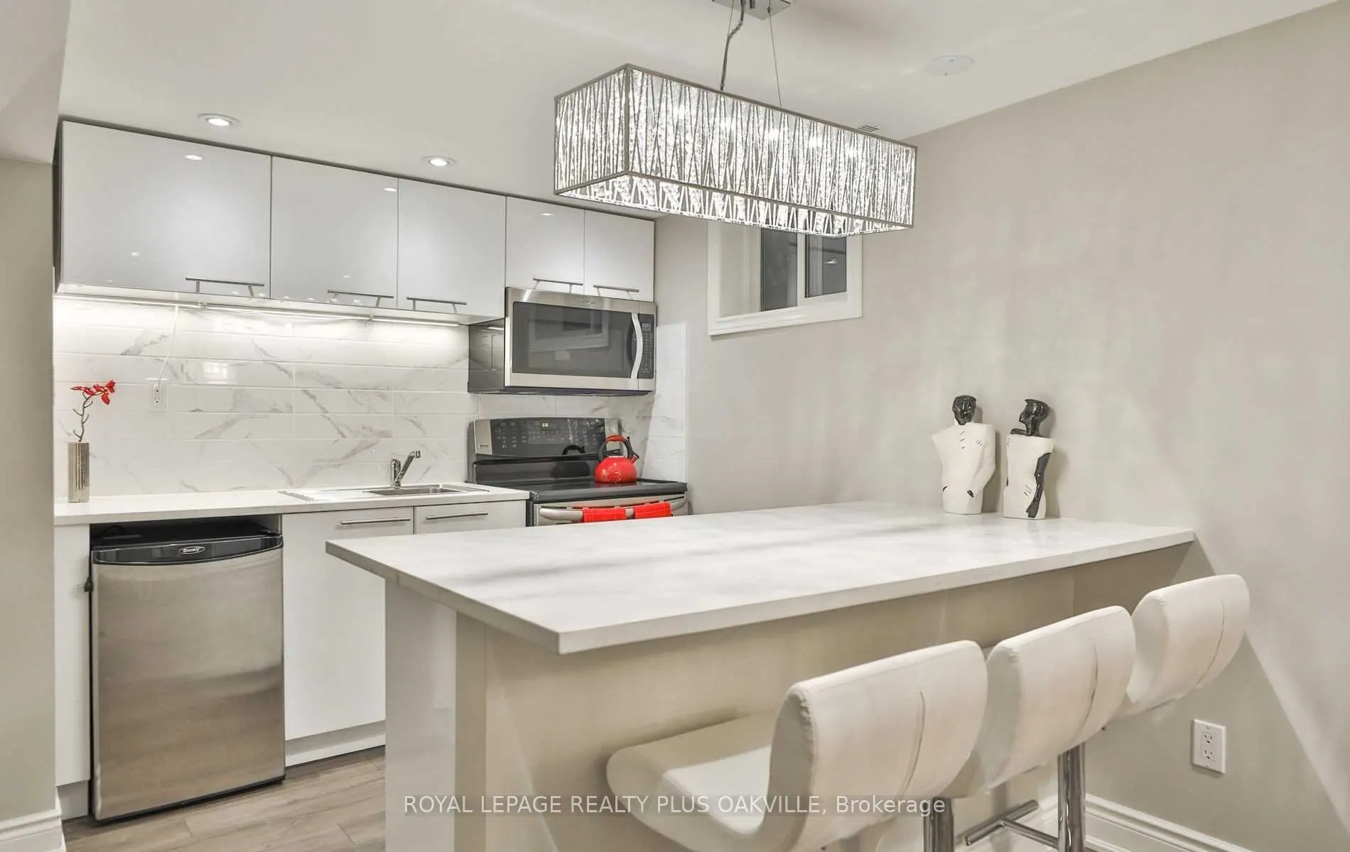 2100 Waycross Crescent