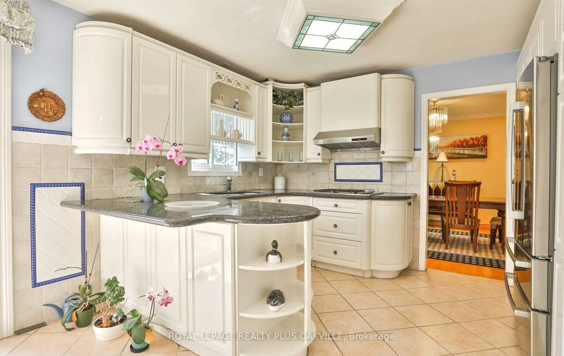 2100 Waycross Crescent