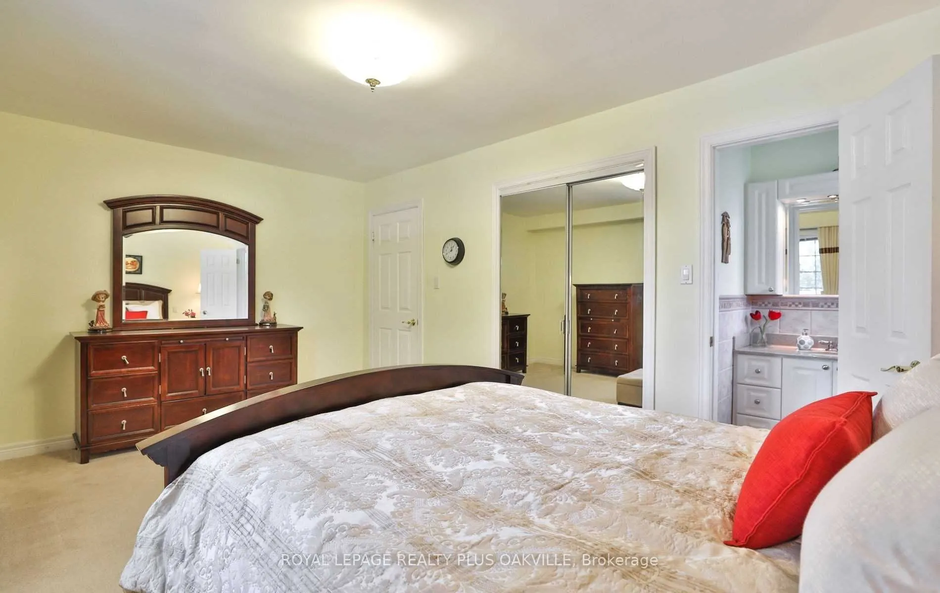 2100 Waycross Crescent