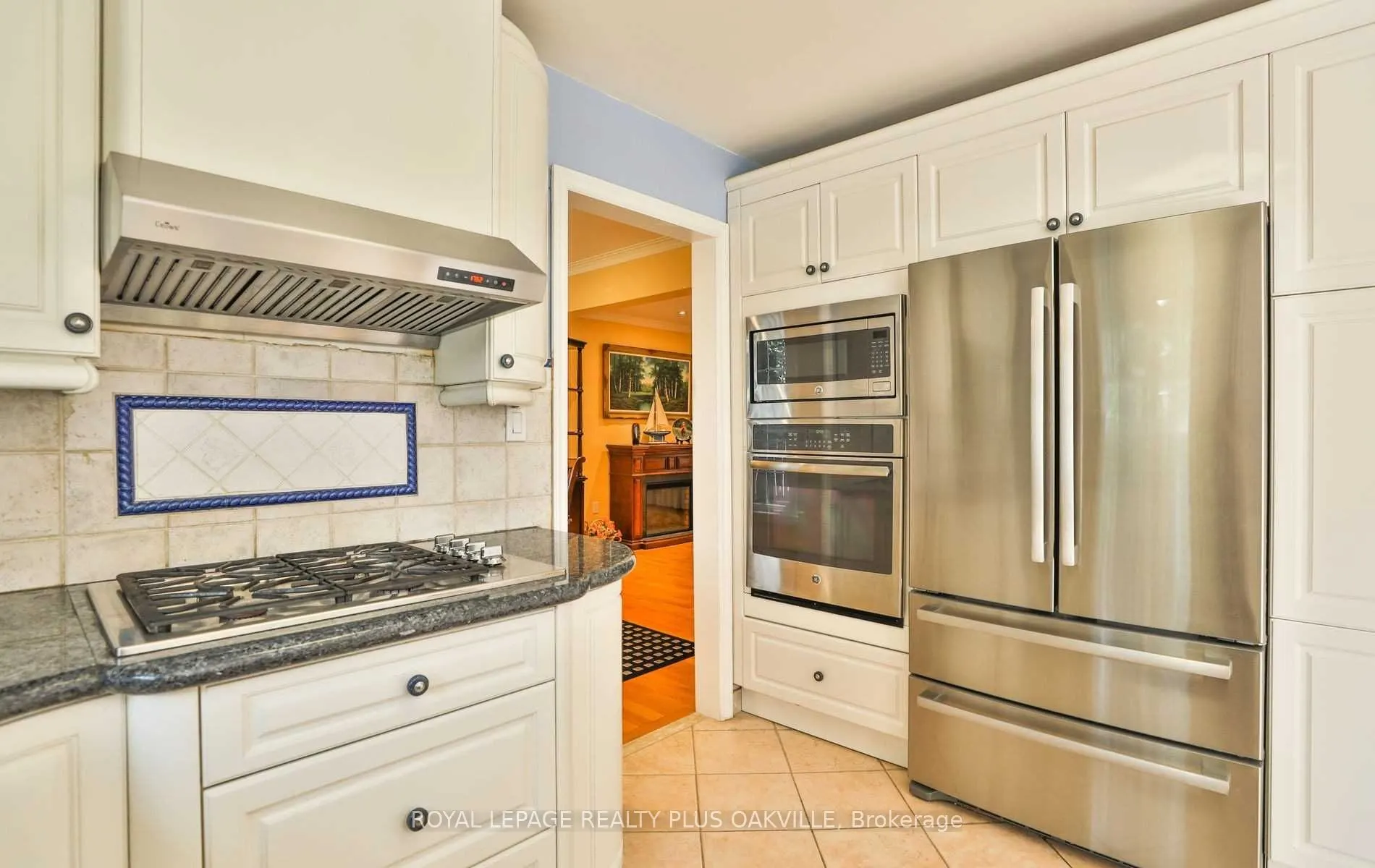 2100 Waycross Crescent