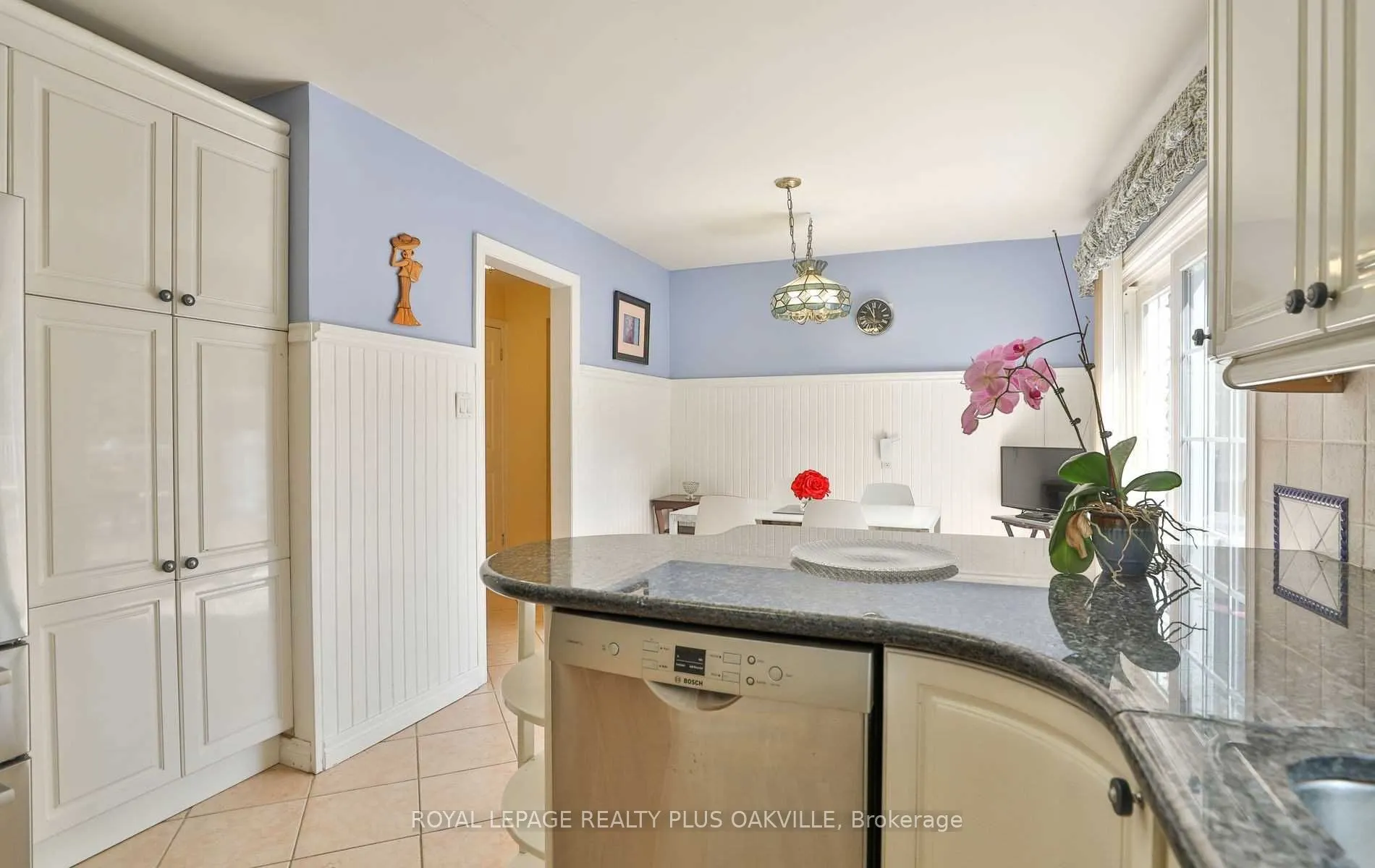 2100 Waycross Crescent