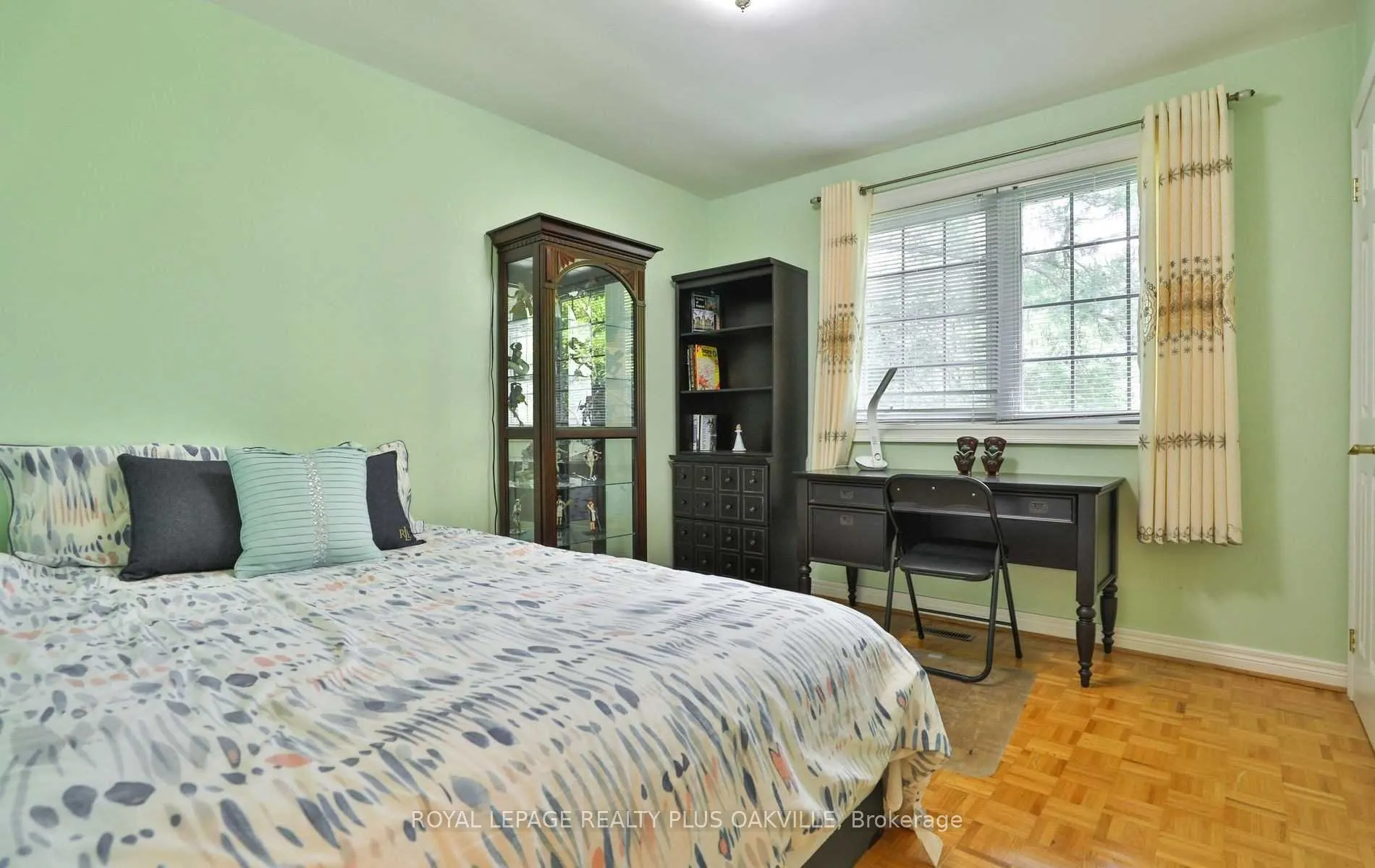 2100 Waycross Crescent