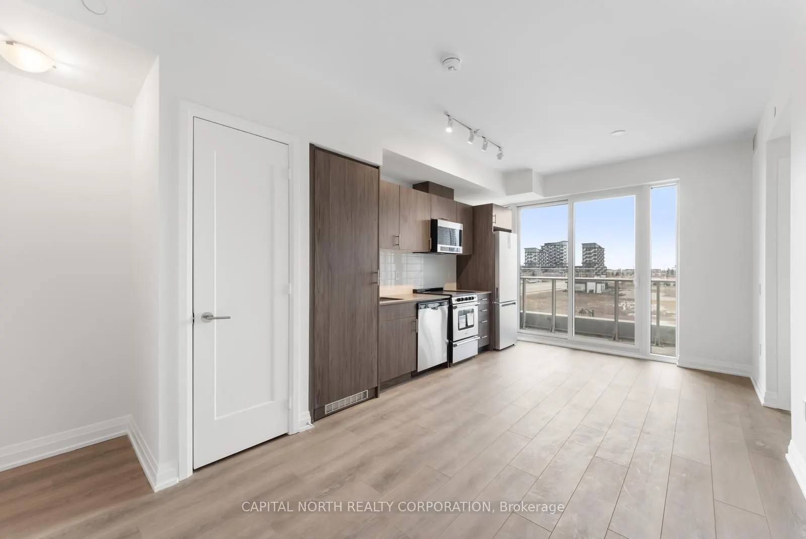 412 Silver Maple Road, #422