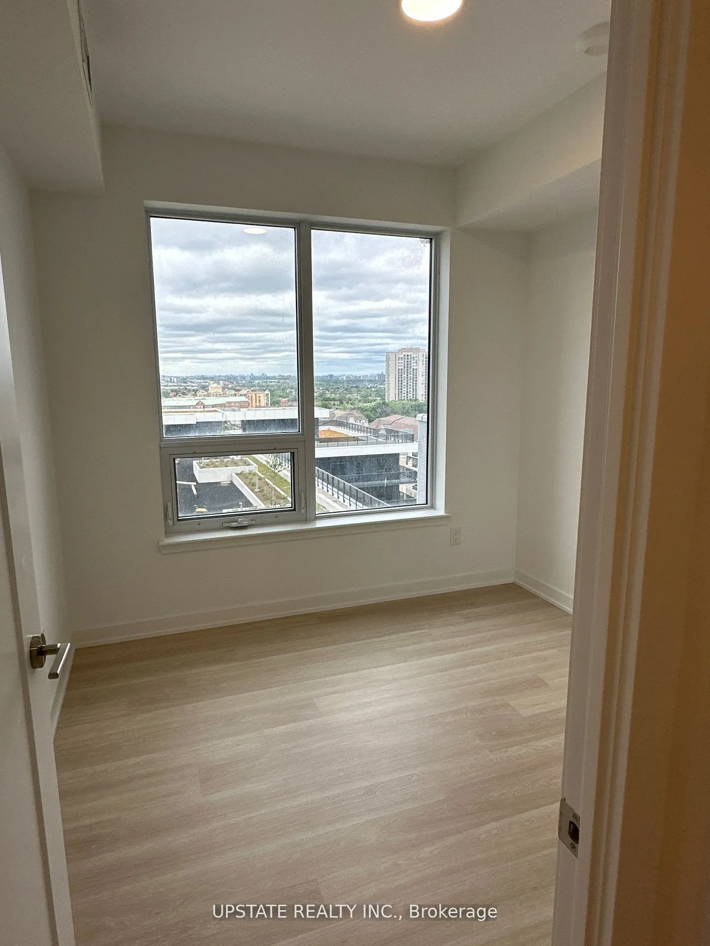 5105 Hurontario Street, #911