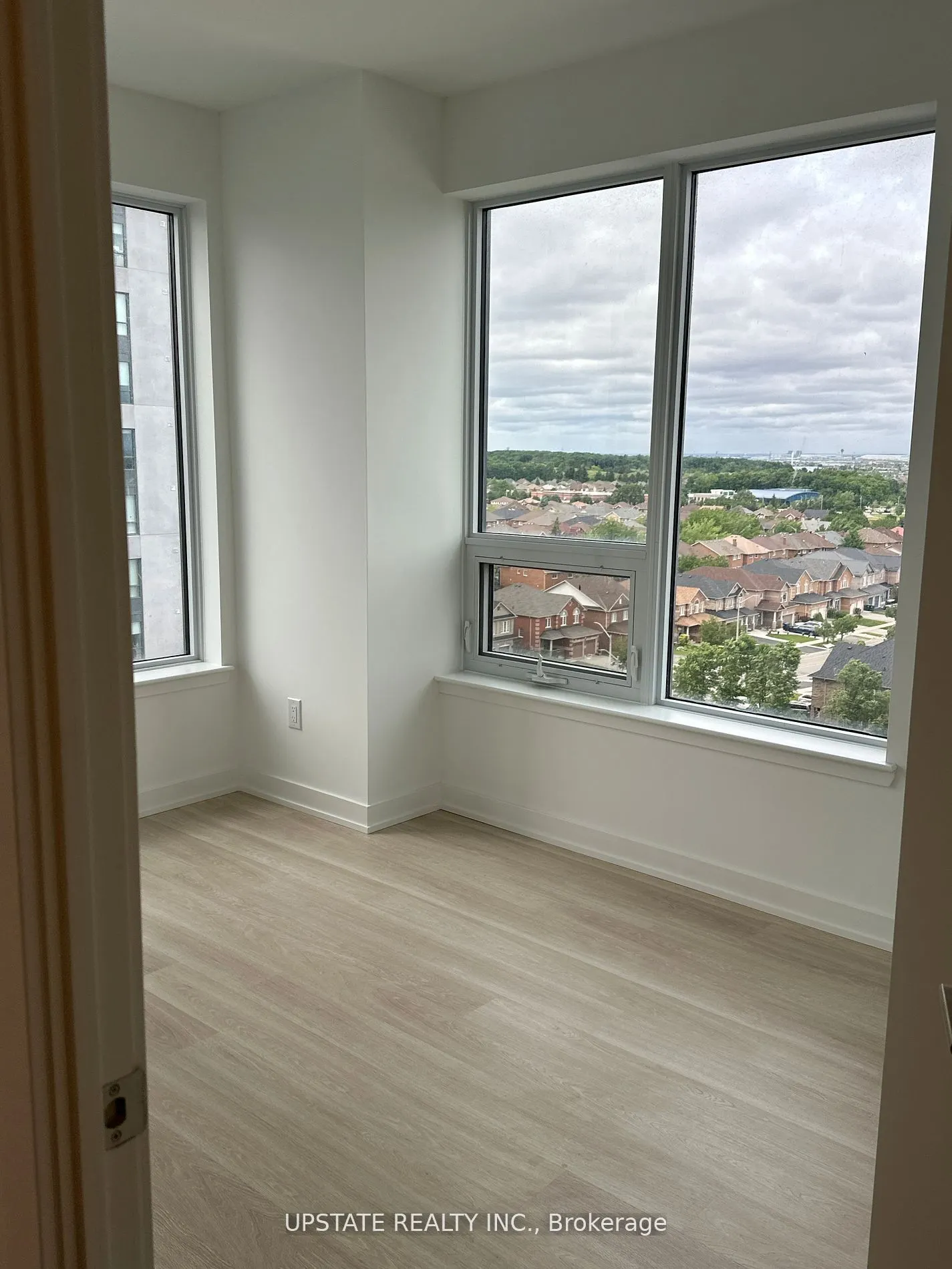 5105 Hurontario Street, #911