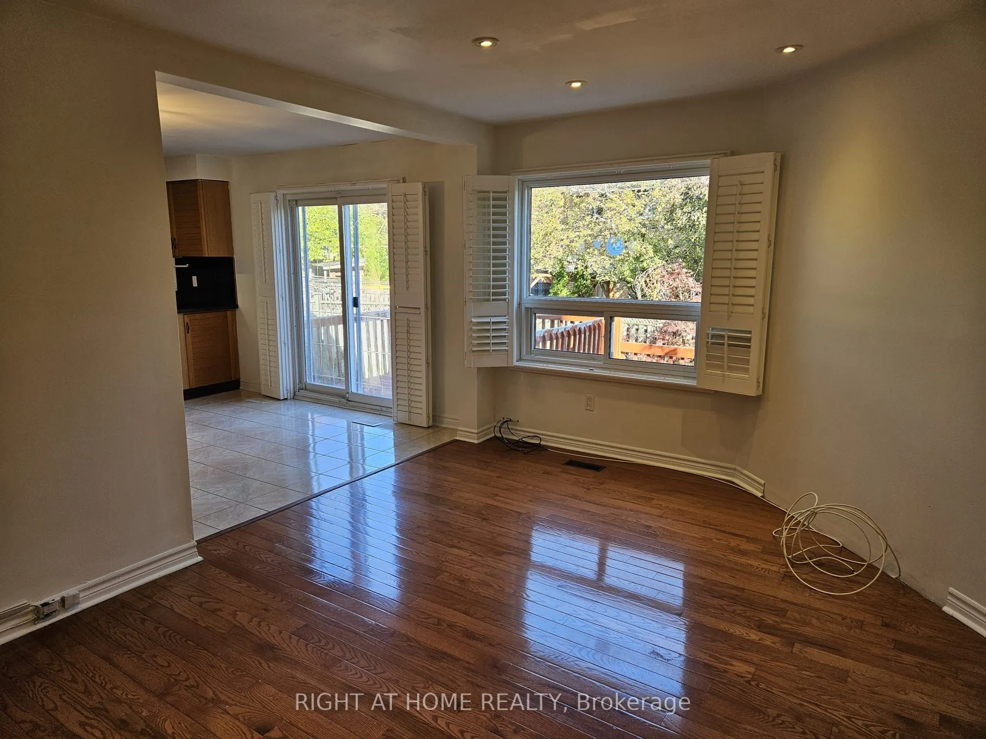 5191 Guildwood Way, #Upper portion