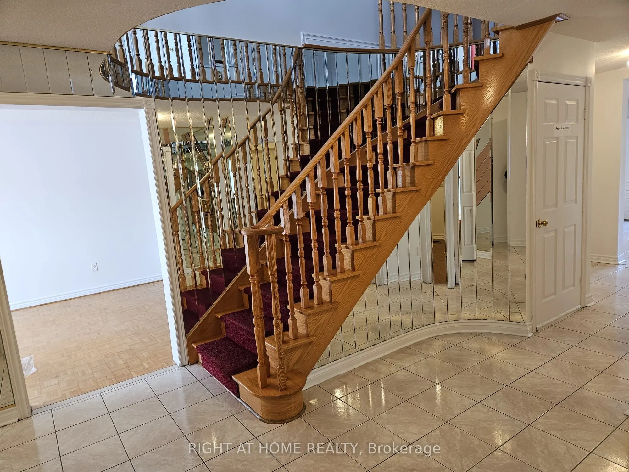 5191 Guildwood Way, #Upper portion