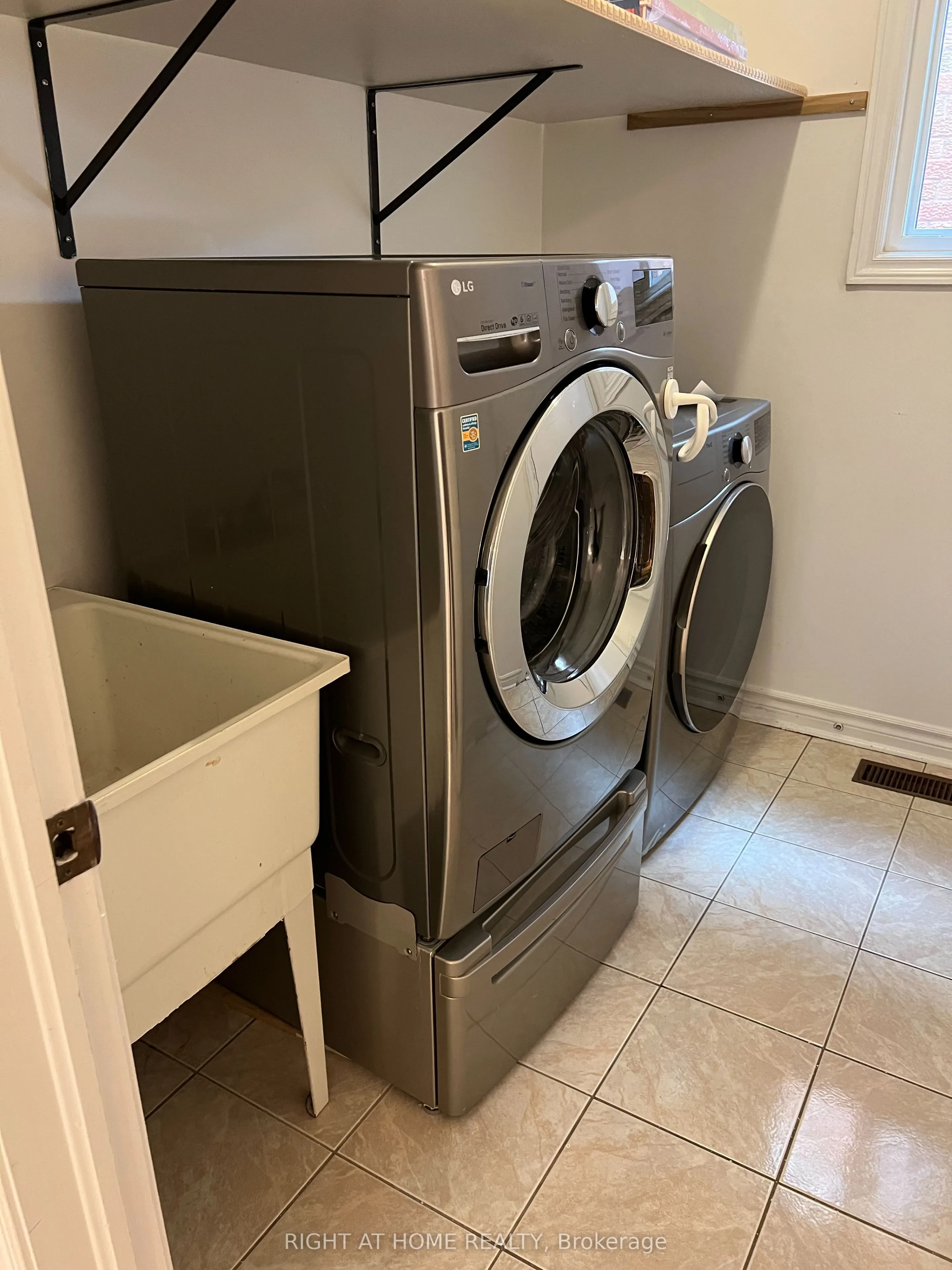 5191 Guildwood Way, #Upper portion