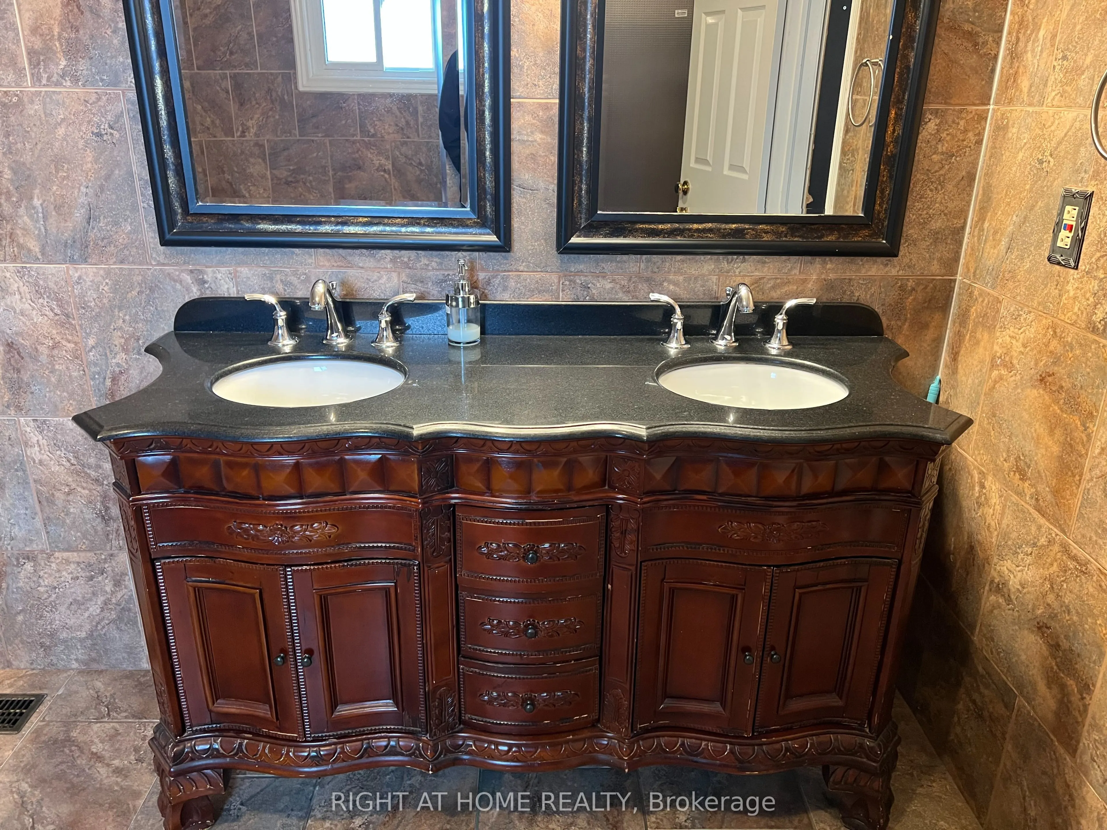 5191 Guildwood Way, #Upper portion