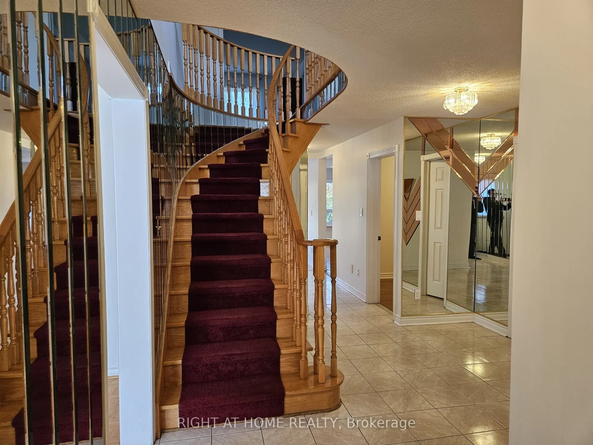 5191 Guildwood Way, #Upper portion