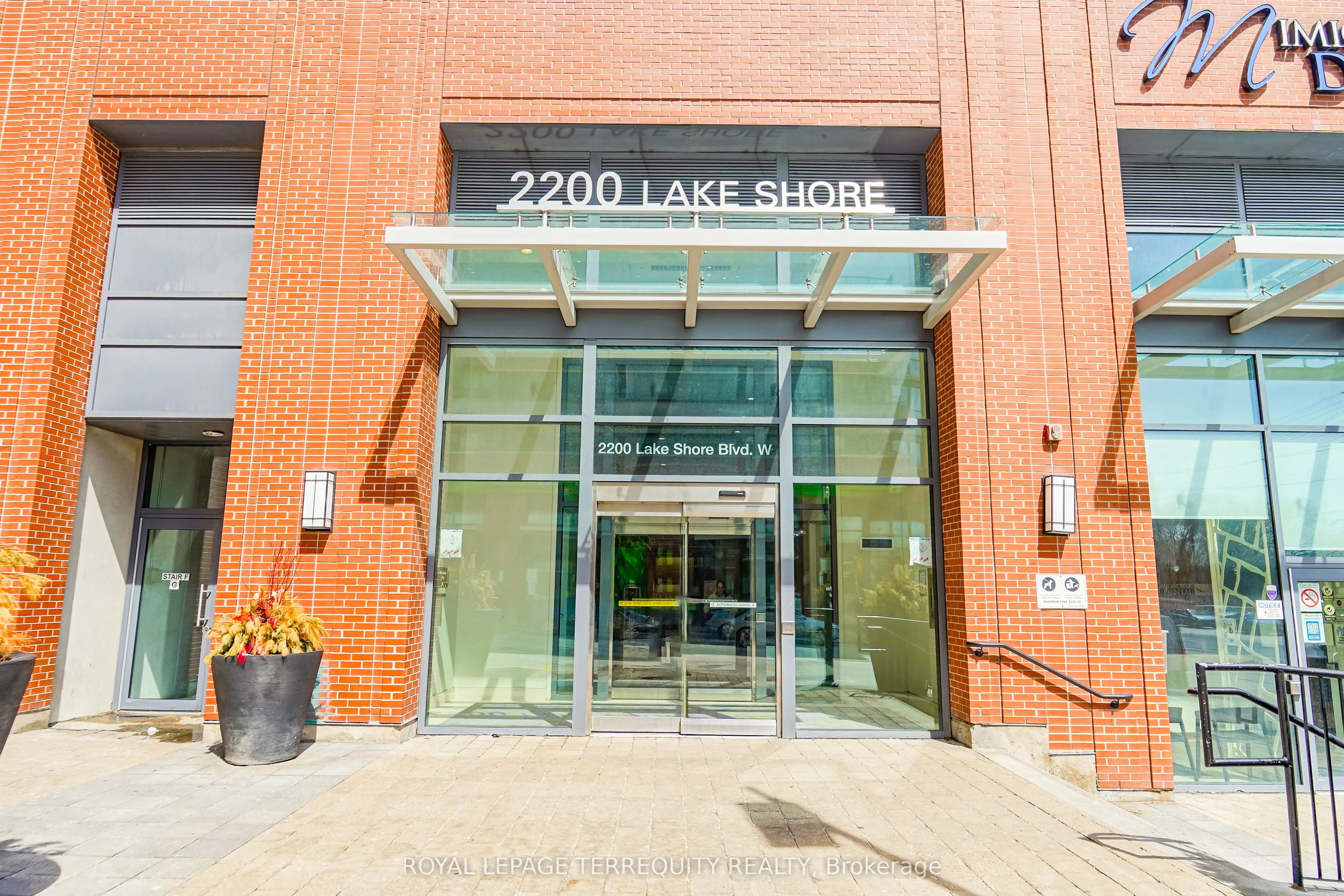 2200 Lakeshore Boulevard W, #4007