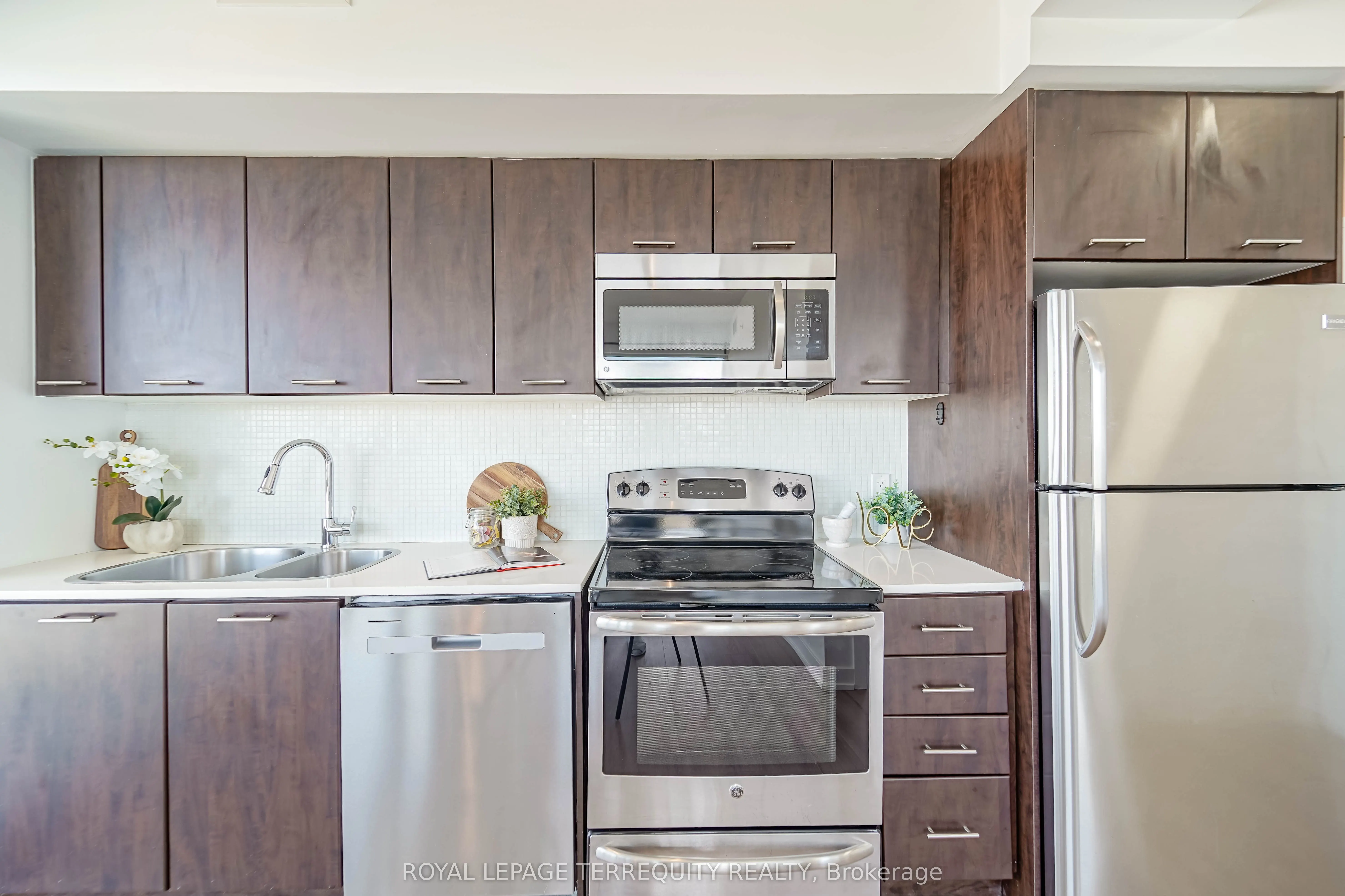 2200 Lakeshore Boulevard W, #4007