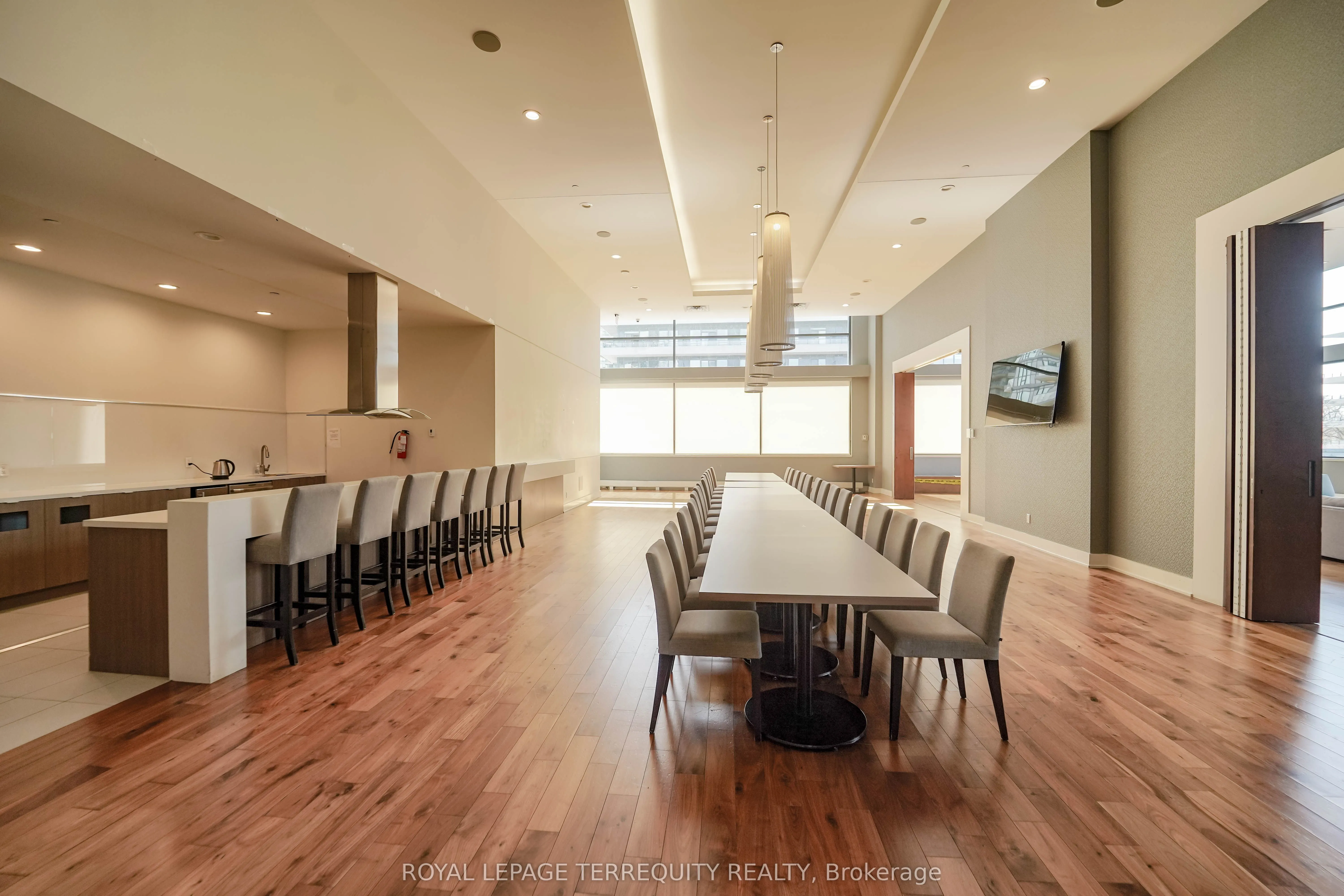 2200 Lakeshore Boulevard W, #4007