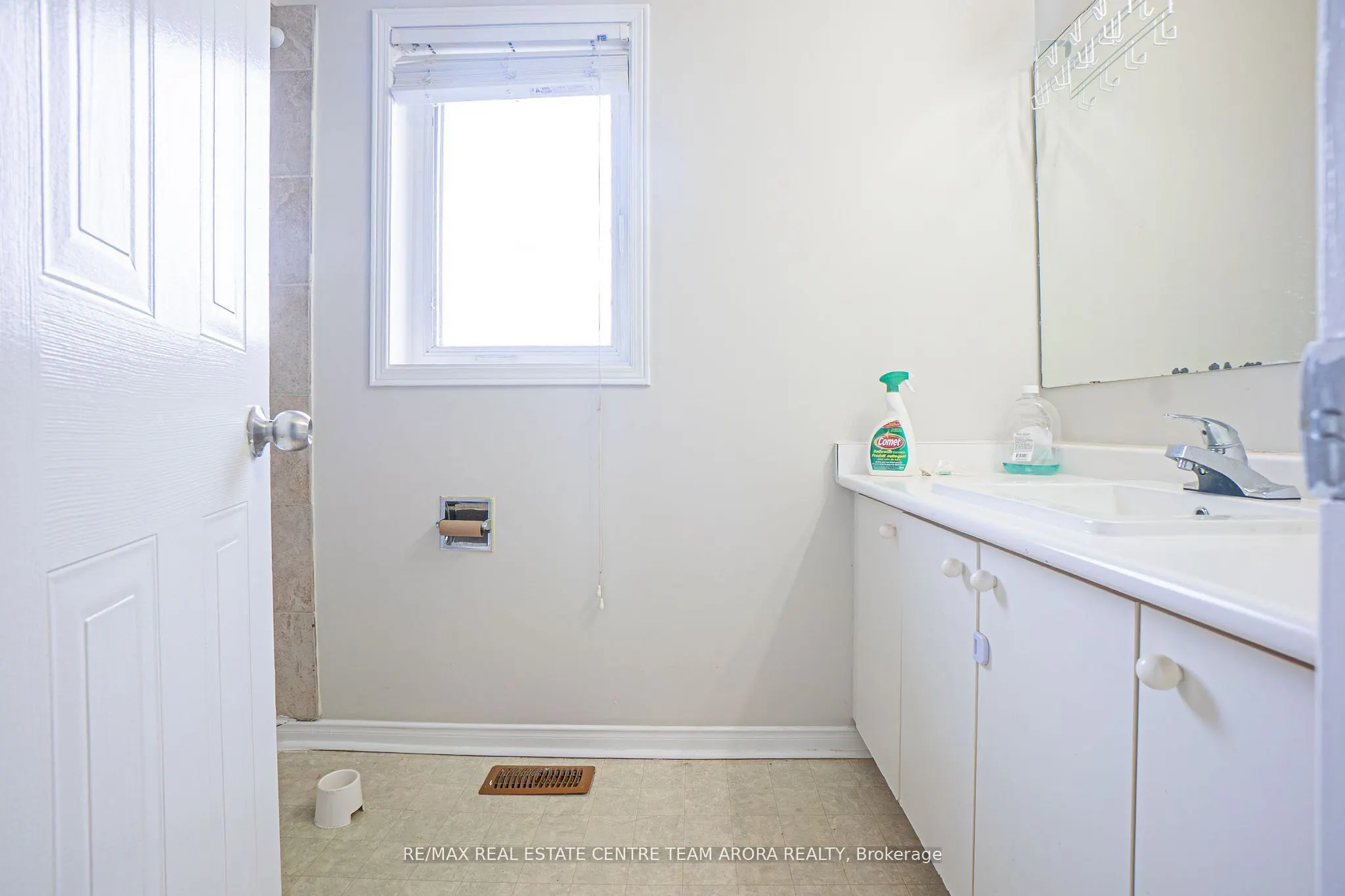 82 Mullis Crescent, #Main & 2nd