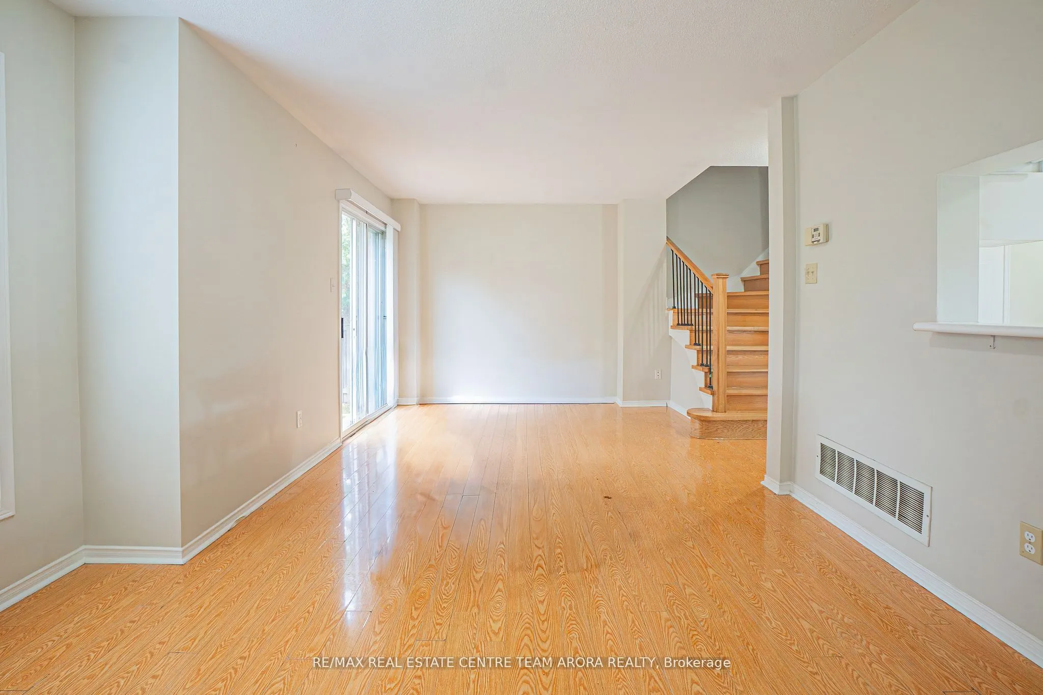 82 Mullis Crescent, #Main & 2nd