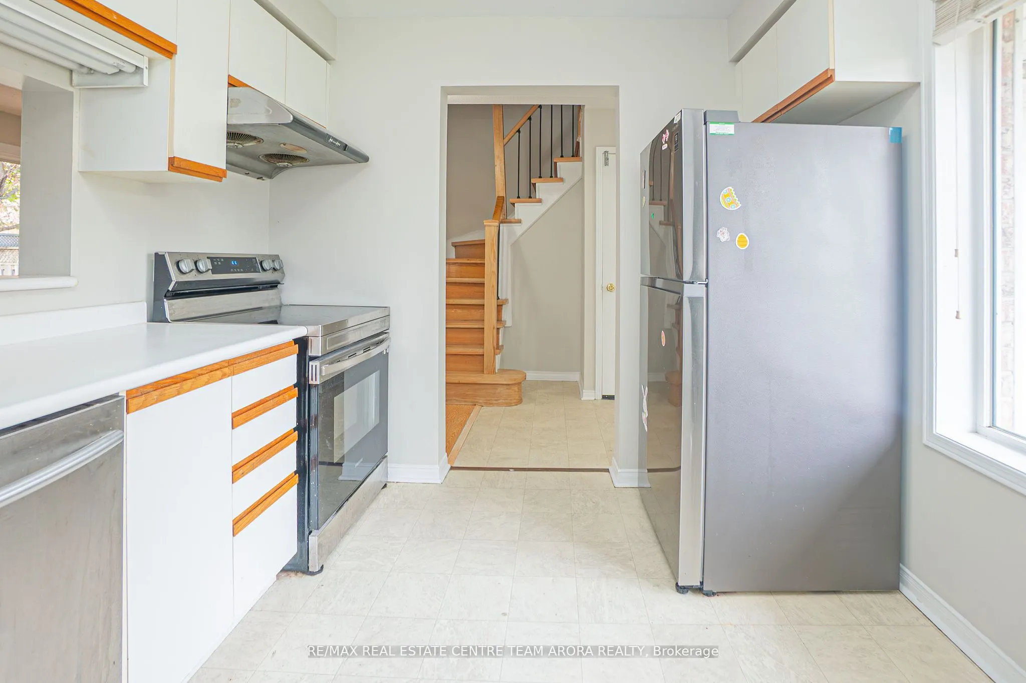 82 Mullis Crescent, #Main & 2nd