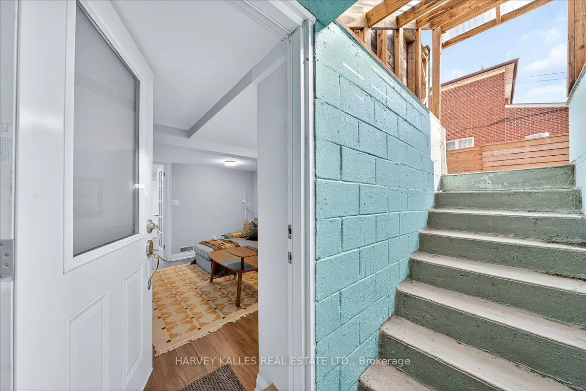 338 Bartlett Avenue N