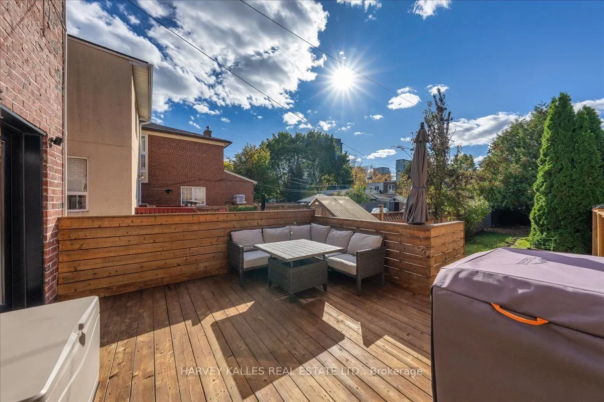 338 Bartlett Avenue N