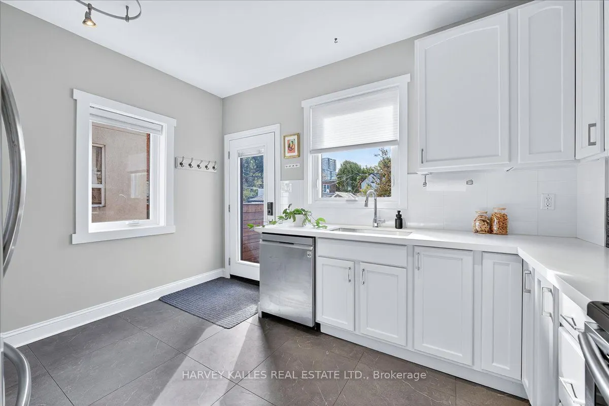 338 Bartlett Avenue N