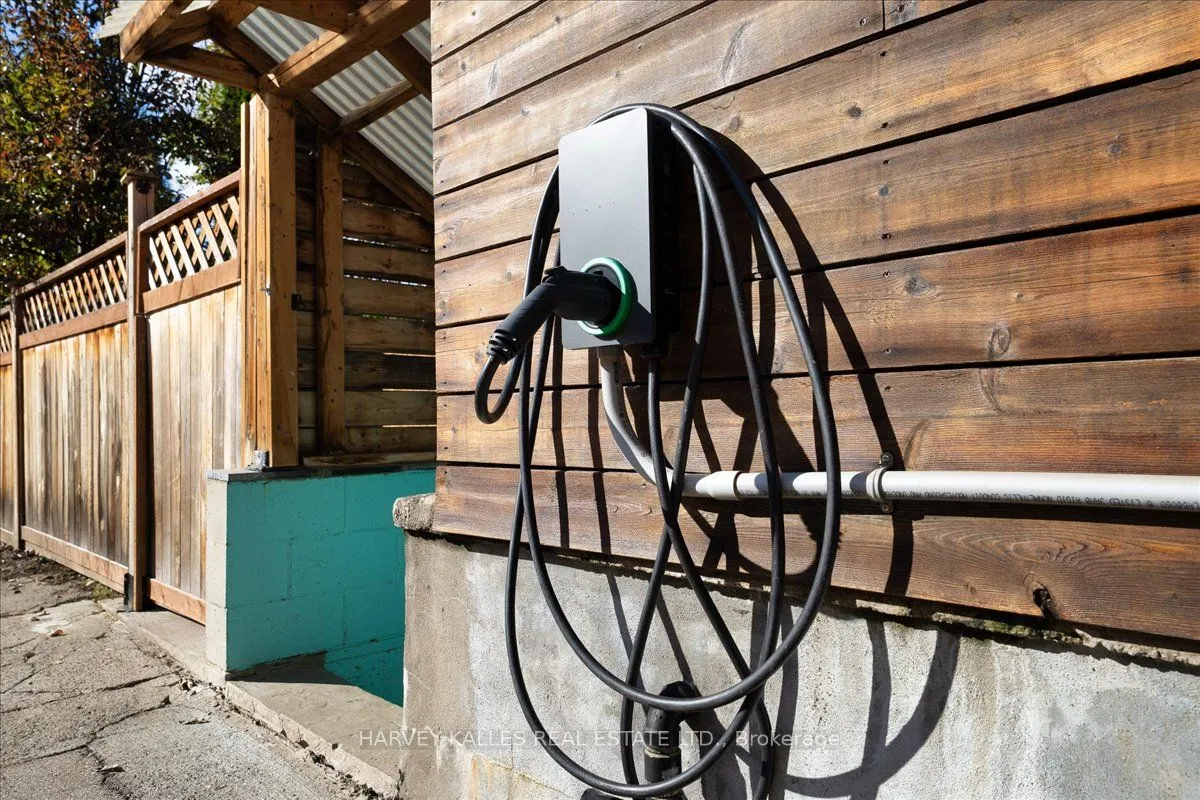 338 Bartlett Avenue N