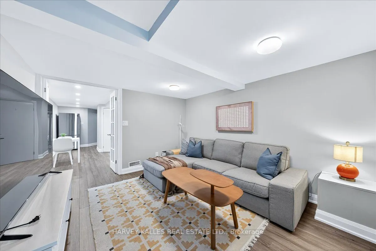 338 Bartlett Avenue N