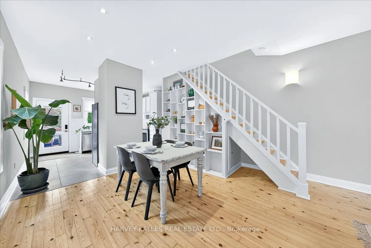 338 Bartlett Avenue N