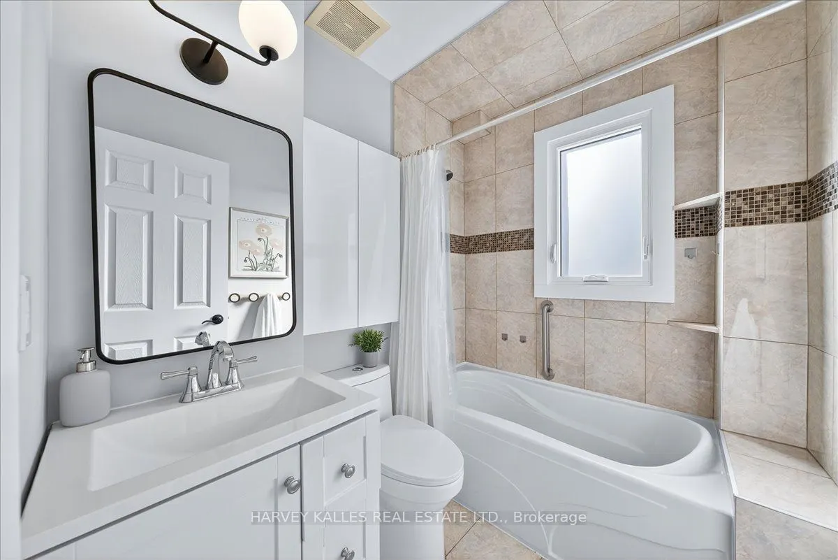 338 Bartlett Avenue N