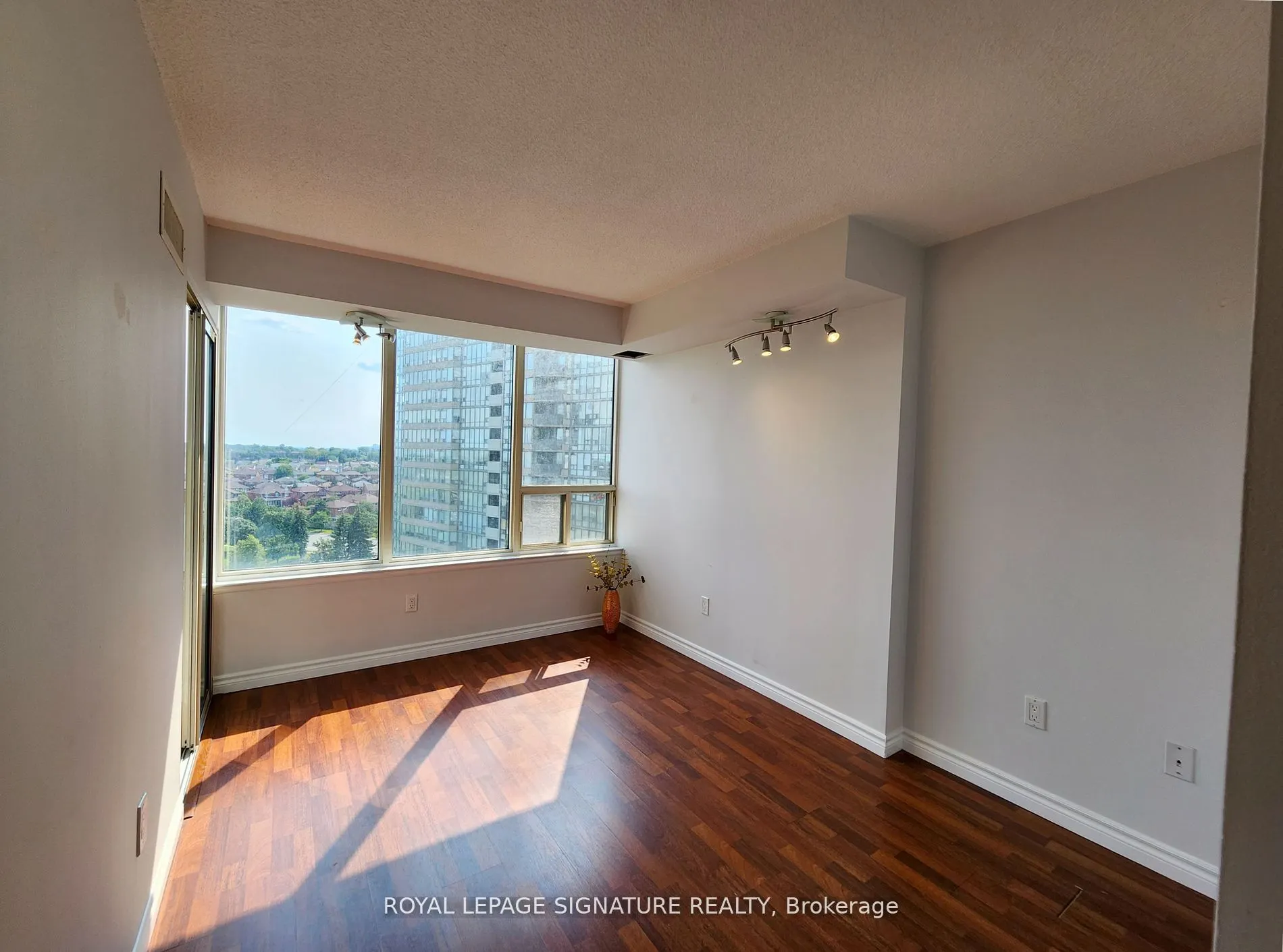 330 Rathburn Road W, #901