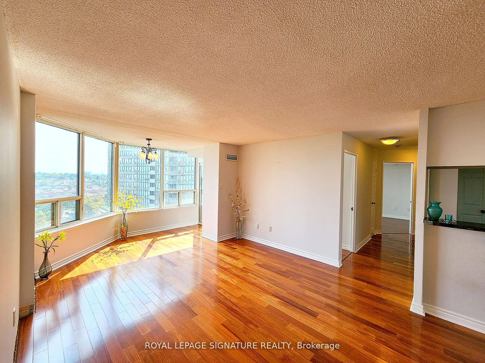 330 Rathburn Road W, #901