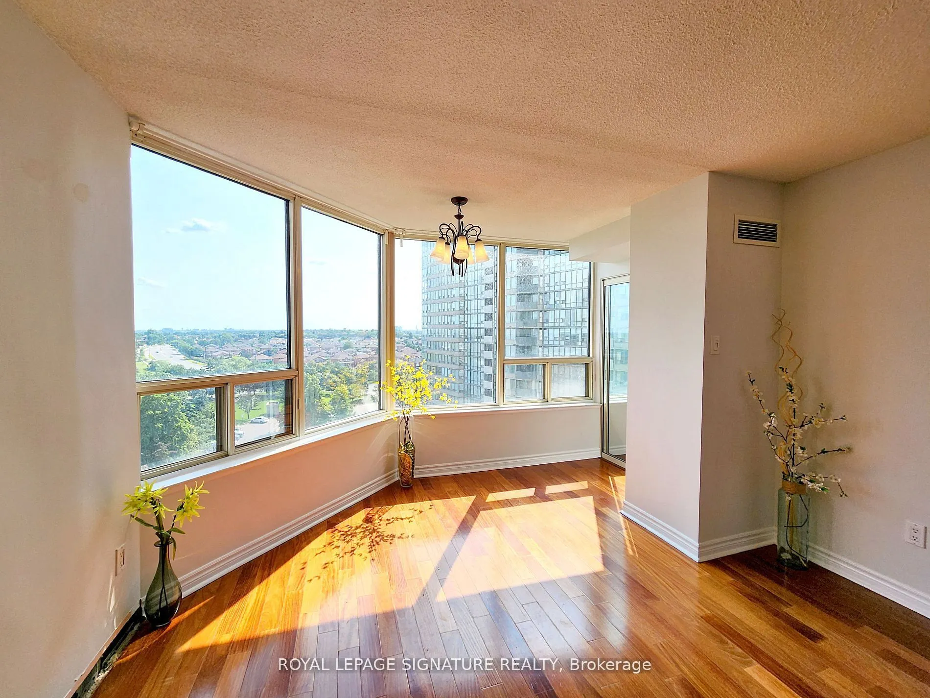 330 Rathburn Road W, #901