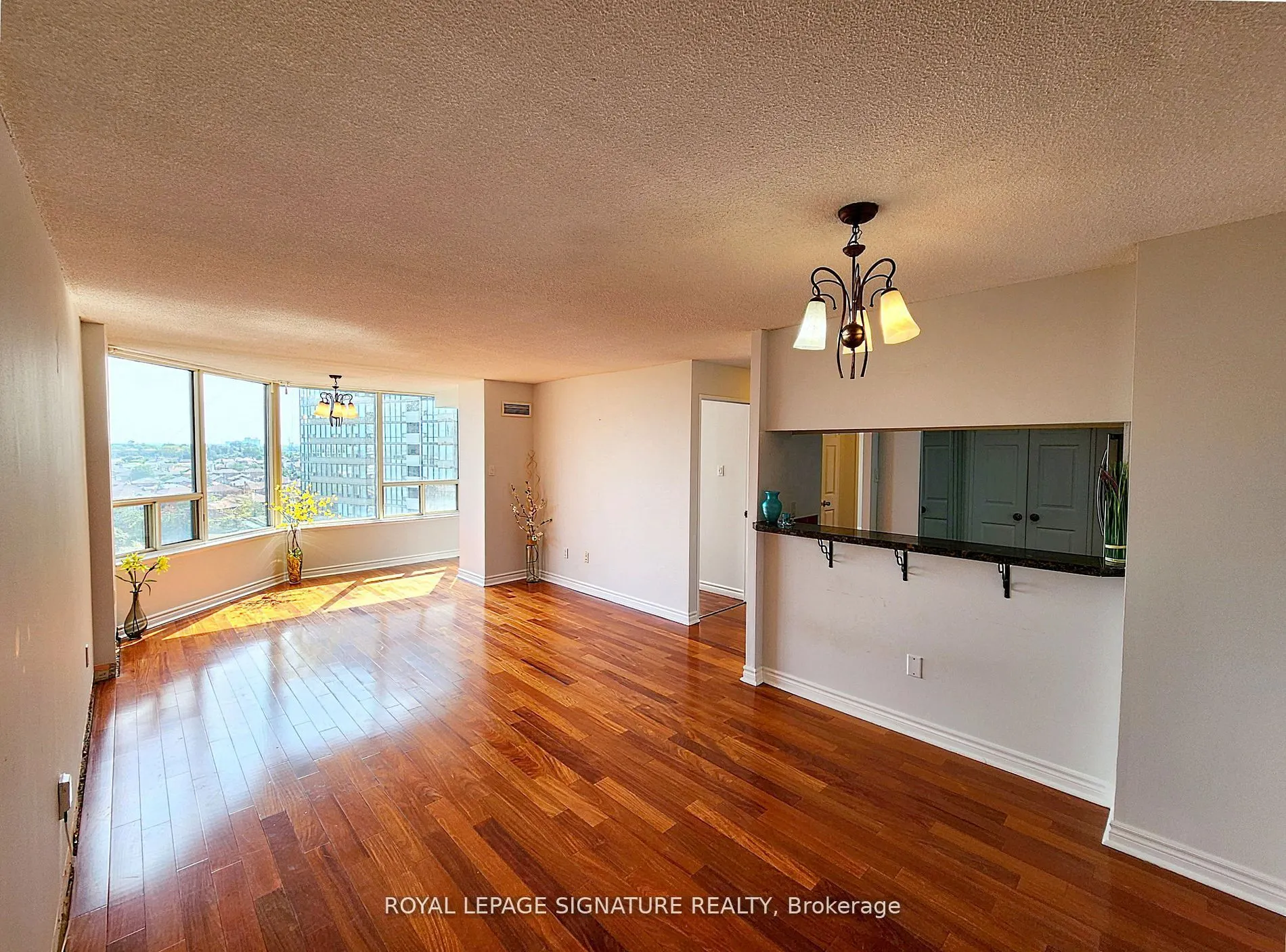 330 Rathburn Road W, #901