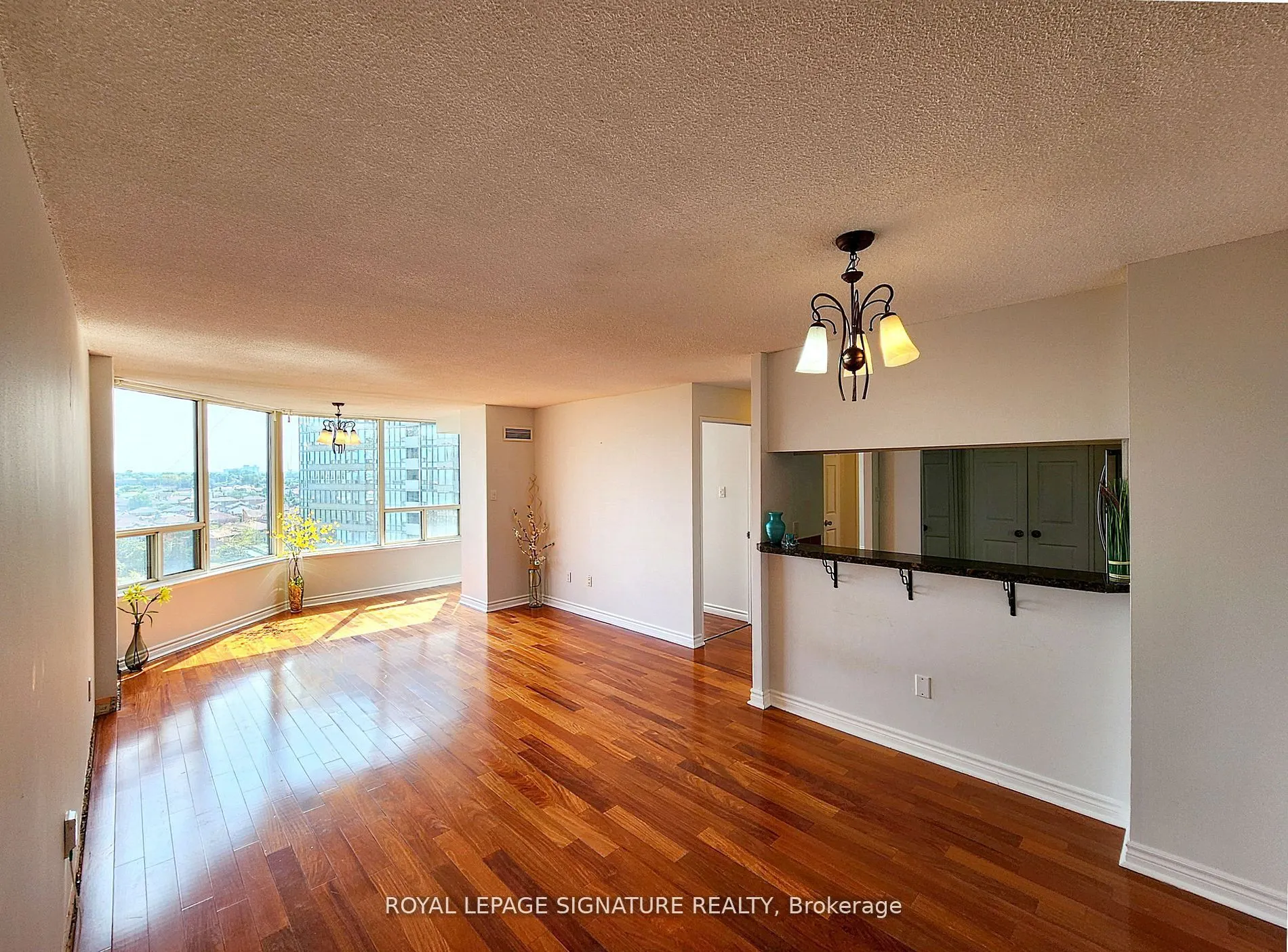 330 Rathburn Road W, #901