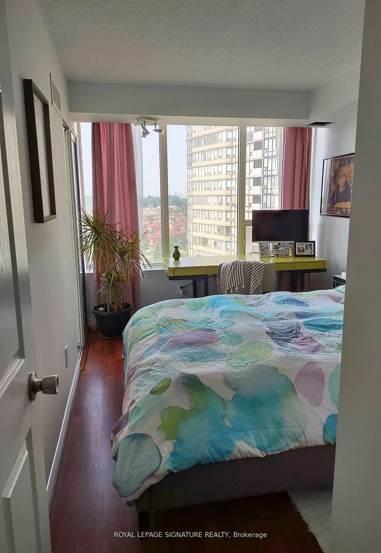 330 Rathburn Road W, #901