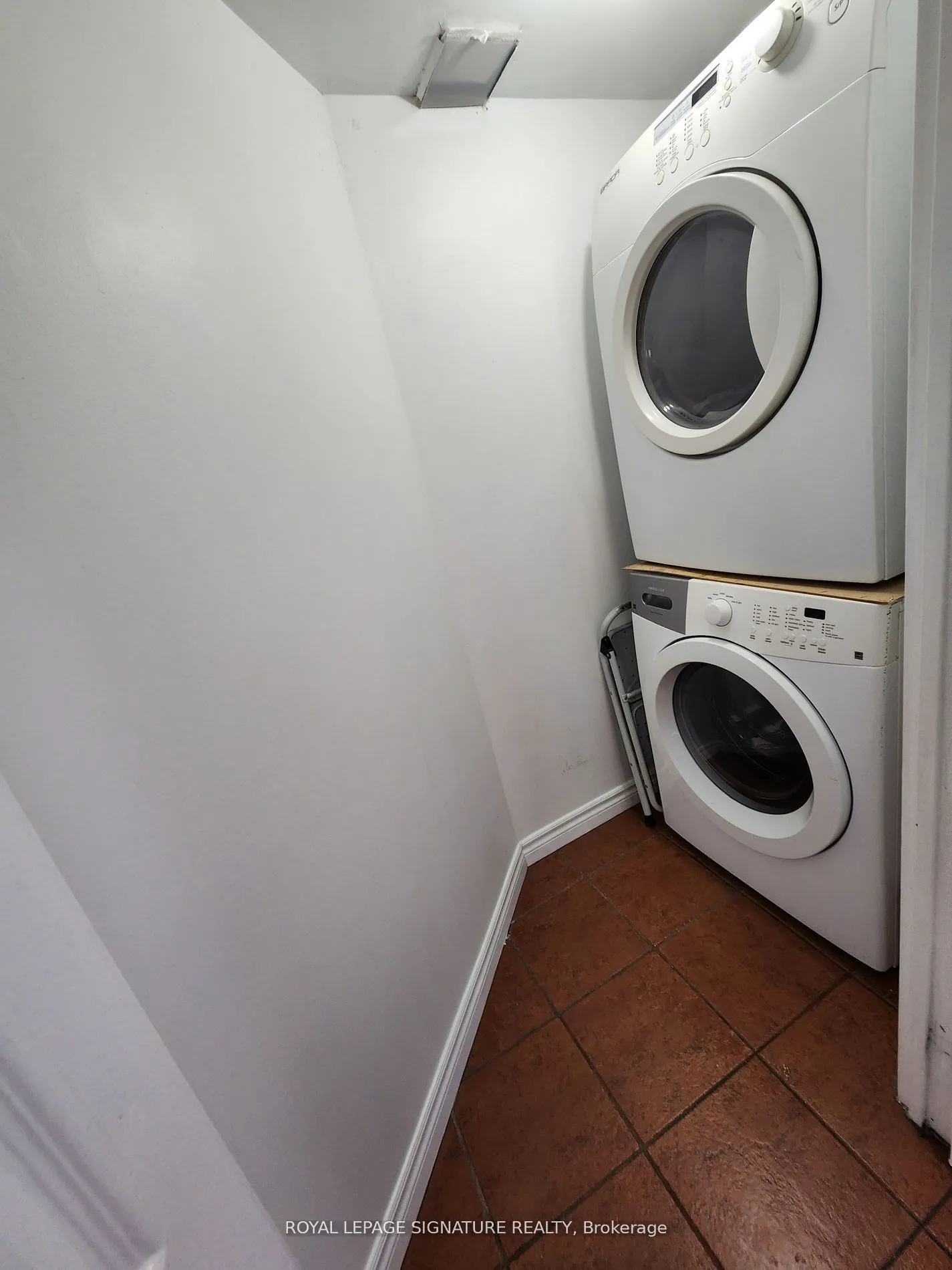 330 Rathburn Road W, #901