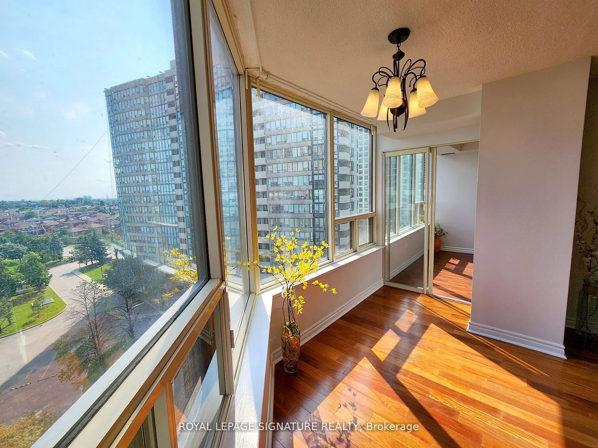 330 Rathburn Road W, #901