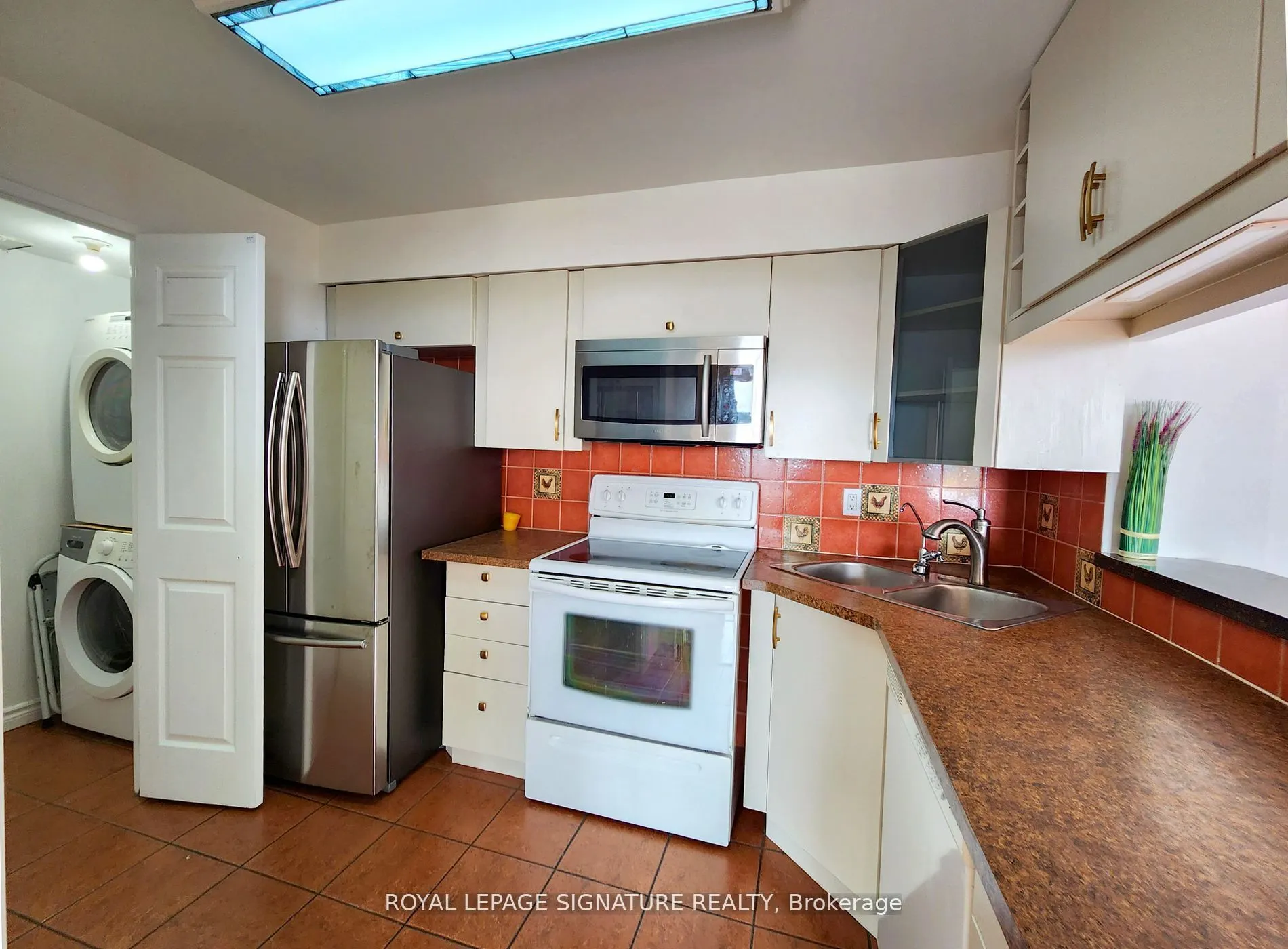 330 Rathburn Road W, #901